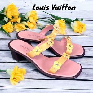 LOUIS VUITTON WOMENS PATENT LEATHER FLOWER EMBELLISHMENT HEEL SLIP ON SANDALS